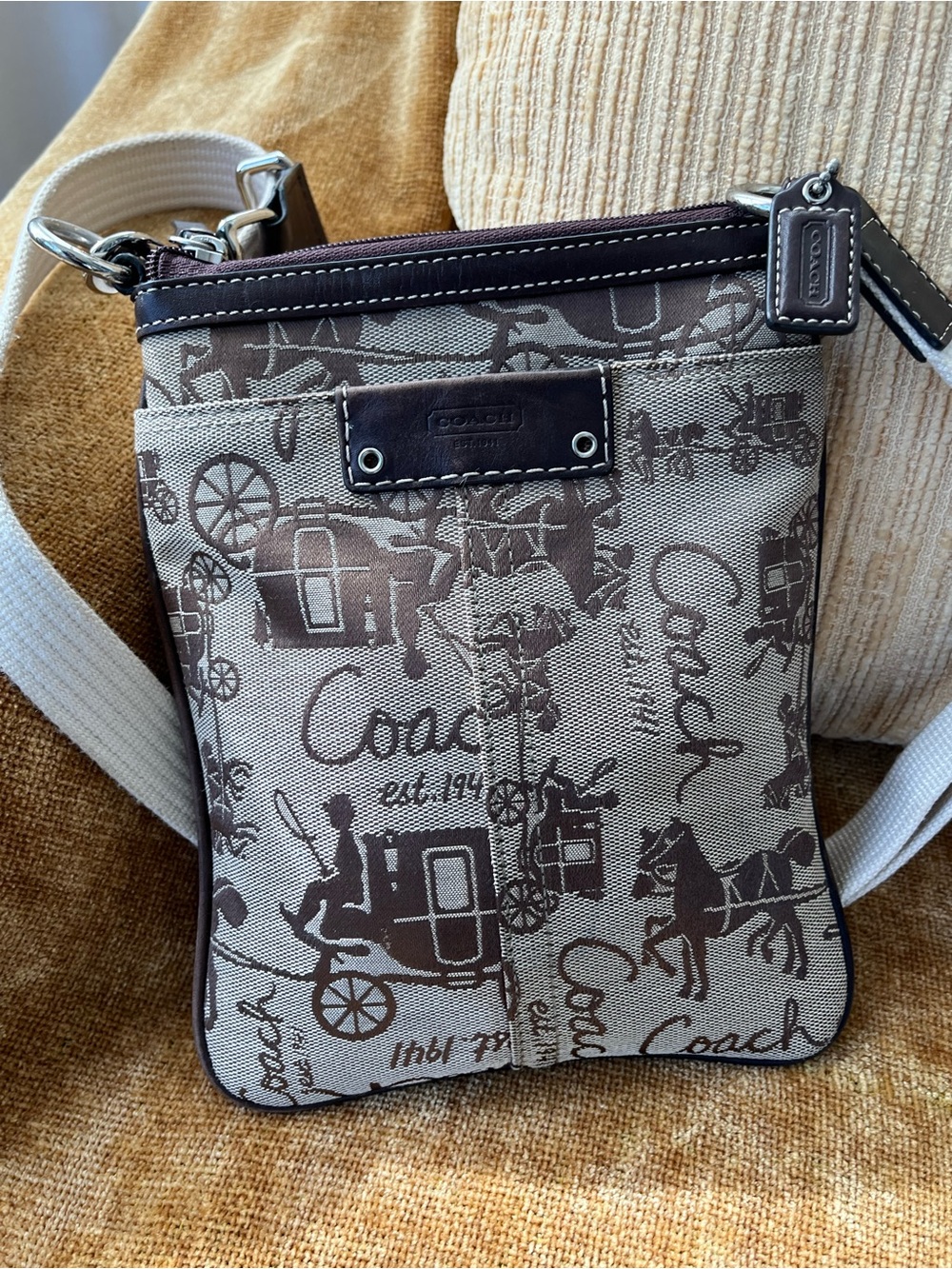 Coach Brown Beige Signature Horse & Carriage Messenger Bag, EUC